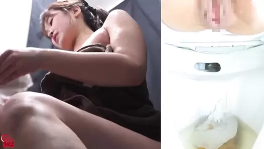 FF-599 04 Hidden camera: beautiful women pooping naked after taking a bath
