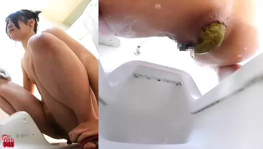 FF-599 02 Hidden camera: beautiful women pooping naked after taking a bath