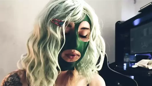 Scat Eat And Shit Sucking By Top Babe Dirty Betty - The Green Mask