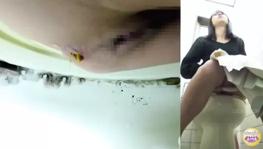 SL-565 04 Tailing beautiful women in their daily life. Revealed privacy, defecation and villainy