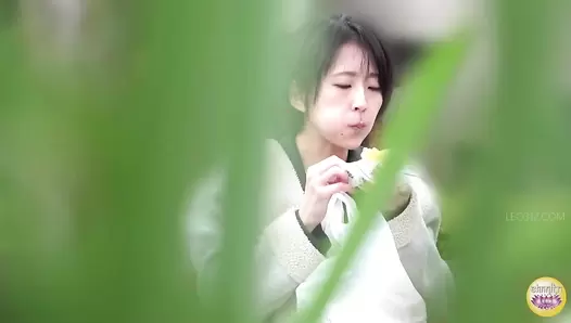SL-565 01 Tailing beautiful women in their daily life. Revealed privacy, defecation and villainy