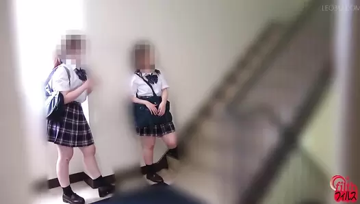 FF-584 02 Schoolgirls and their shameful smell! Panicky shit leaking in the car!