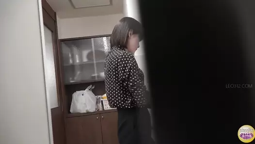SL-500 03 In-house voyeur. Constipation. Woman’s feces record. Hard stool and laxative loose stool days. VOL. 2