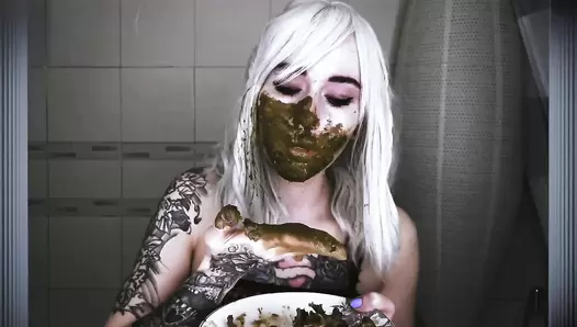 Mega Scat Model Betty Eat Her XXL Shit