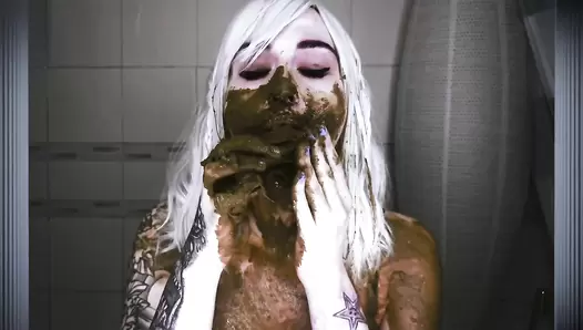 Mega Scat Model Betty Eat Her XXL Shit