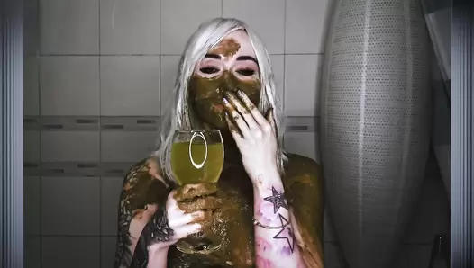 Mega Scat Model Betty Eat Her XXL Shit