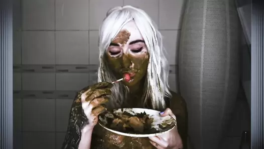 Mega Scat Model Betty Eat Her XXL Shit