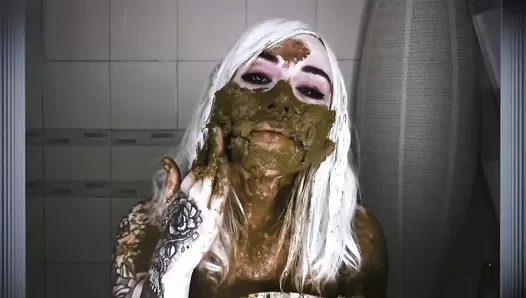Mega Scat Model Betty Eat Her XXL Shit