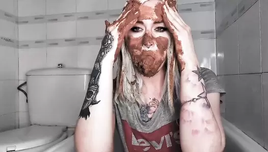 Extreme Luxus Scat Play By Top Model Betty