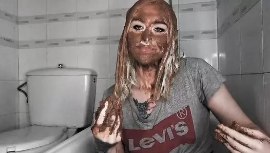 Extreme Luxus Scat Play By Top Model Betty