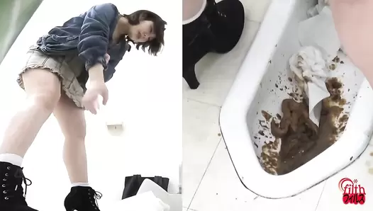 FF-535 02 Hidden camera: shameful pantypooping in public places