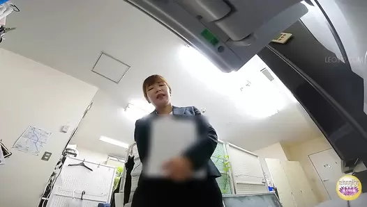 SL-559 06 Explosive diarrhea and odorous toilet releases by gorgeous office ladies