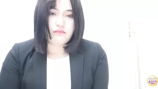 SL-559 04 Explosive diarrhea and odorous toilet releases by gorgeous office ladies