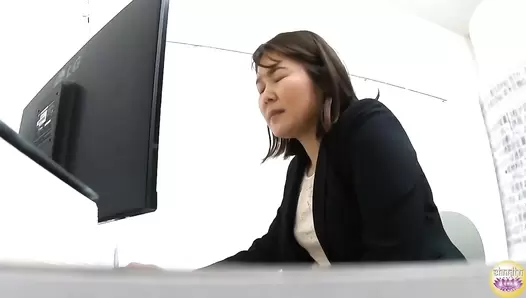 SL-559 04 Explosive diarrhea and odorous toilet releases by gorgeous office ladies