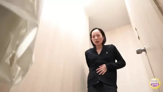 SL-559 03 Explosive diarrhea and odorous toilet releases by gorgeous office ladies