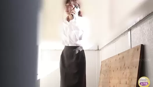 SL-559 02 Explosive diarrhea and odorous toilet releases by gorgeous office ladies