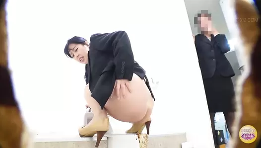 SL-559 01 Explosive diarrhea and odorous toilet releases by gorgeous office ladies