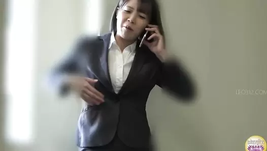 SL-559 01 Explosive diarrhea and odorous toilet releases by gorgeous office ladies