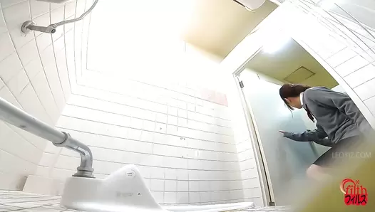 FF-589 03 Abdominal pain! Female students dash to the toilet and feces leaking inside panties