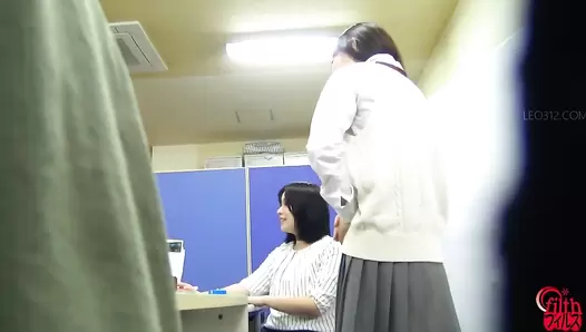 FF-589 01 Abdominal pain! Female students dash to the toilet and feces leaking inside panties