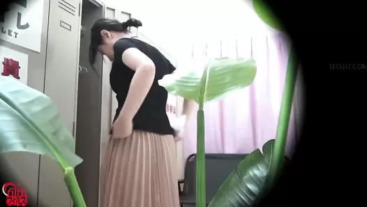 FF-521 02 Beautiful romance of girls-joggers pooping in public toilets. VOL. 2