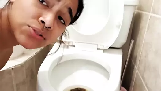Mirellabb/ Eating my dirty toilet,after pooing