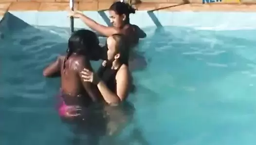 Ice Cream By The Pool - Karla, Latifa, Nana Volgue, Andressa