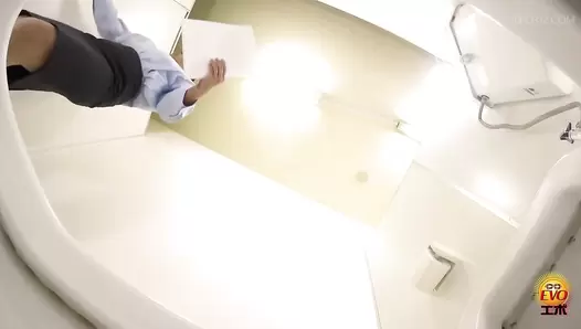 EE-465 05 Toilet voyeur: anal opening diarrhea stool shows all things in the intestines