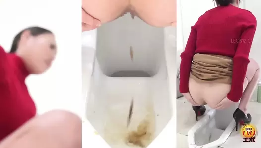 EE-465 04 Toilet voyeur: anal opening diarrhea stool shows all things in the intestines