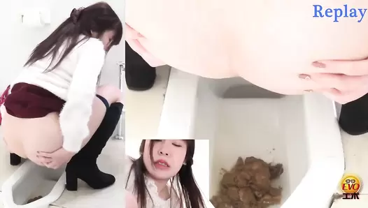 EE-465 01 Toilet voyeur: anal opening diarrhea stool shows all things in the intestines