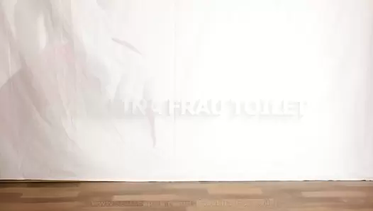 ElenaToilet - Serving breakfast - liquid shit