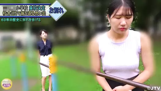 SL-542 05 Behind the scenes of the local TV crew. Female announcers defecate during live broadcast