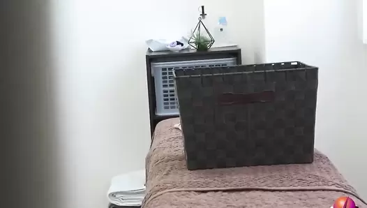 PP-250 04 Molestation in the female beauty salon. Anal play, incontinence and defecation!
