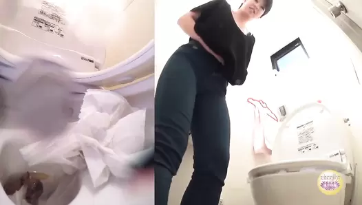 SL-130 02 Toilet doesn’t flush after girls taking a dump at the friend’s house.