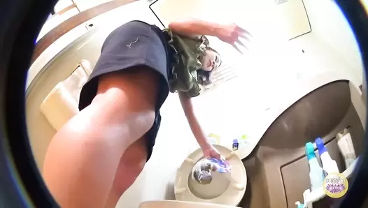 SL-130 01 Toilet doesn’t flush after girls taking a dump at the friend’s house.