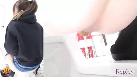 EE-221 Peeping on admirable excretions. Hidden public toilet footage with various farts, fine female excrements and hot pee streams