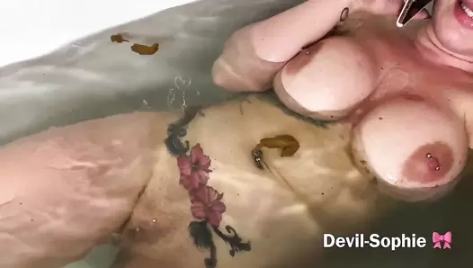 Shitting on the phone in the tub