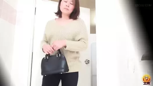 EE-367 06 Public toilet voyeur: women continue pooping while the door is opened up!