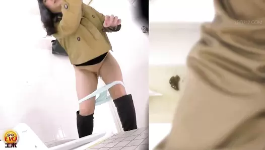 EE-367 05 Public toilet voyeur: women continue pooping while the door is opened up!