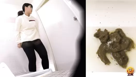 EE-367 05 Public toilet voyeur: women continue pooping while the door is opened up!