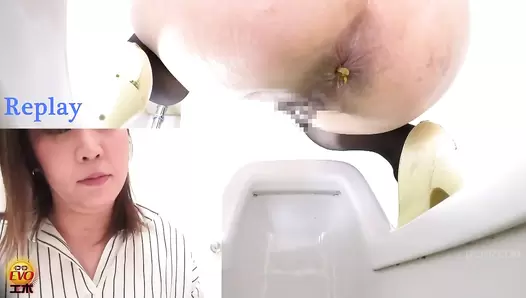 EE-367 03 Public toilet voyeur: women continue pooping while the door is opened up!