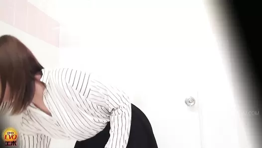 EE-367 03 Public toilet voyeur: women continue pooping while the door is opened up!