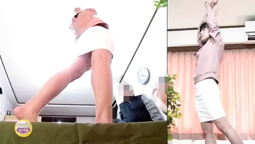 SL-299 05 Unacceptable poop accident happened with model during nude drawing session