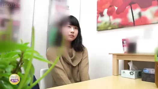 SL-299 02 Unacceptable poop accident happened with model during nude drawing session