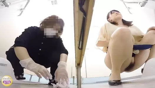 SL-397 06 Awkward farts and poops in the office toilet