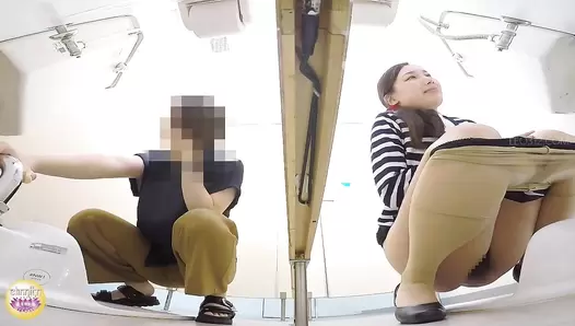 SL-397 04 Awkward farts and poops in the office toilet