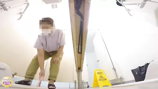 SL-397 04 Awkward farts and poops in the office toilet