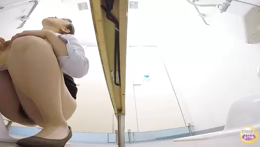 SL-397 03 Awkward farts and poops in the office toilet