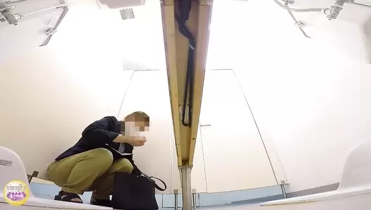 SL-397 02 Awkward farts and poops in the office toilet