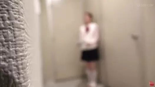 FF-555 06 Nervous women leak a large amount of explosive feces in front of other people’s eyes.